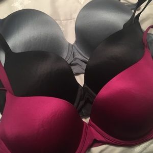 Victoria’s Secret bras sold together
